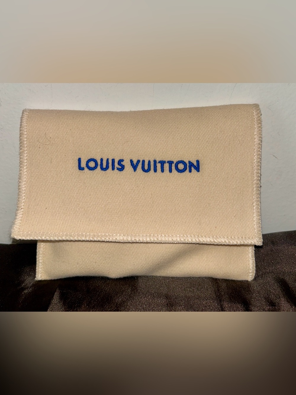 Louis Vuitton Monogram Etui
TelePhone International PM, Collectable - Picture 12 of 12